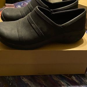 Woman’s Merrill’s Size 9 black shoes New